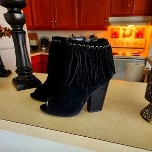 FRINGE BOOTIES